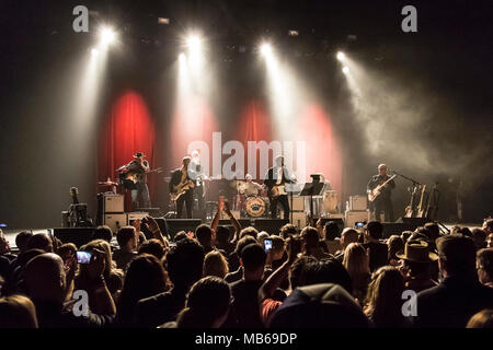 Dan Auerbach führt in Los Angeles auf dem Easy Auge Ton Revue Tour Stockfoto