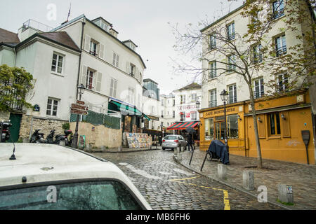 Die Straßen von Montmartre auf die Basilika des Heiligen Herzen von Paris in Frankreich Stockfoto