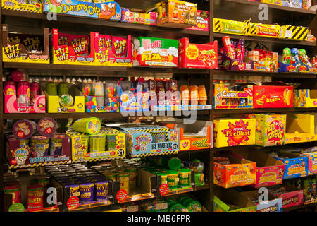 Süßwaren & Konditorei zuckerhaltigen Lebensmitteln jetzt Zucker Steuer, Fettleibigkeit zu steuern. Stockfoto