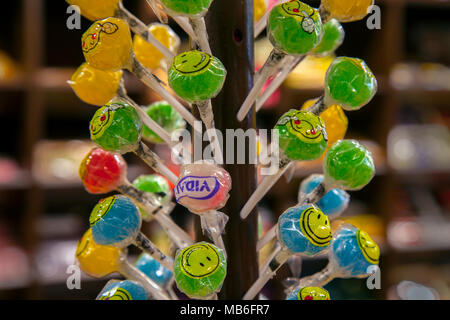 Süßwaren & Konditorei zuckerhaltigen Lebensmitteln jetzt Zucker Steuer, Fettleibigkeit zu steuern. Stockfoto