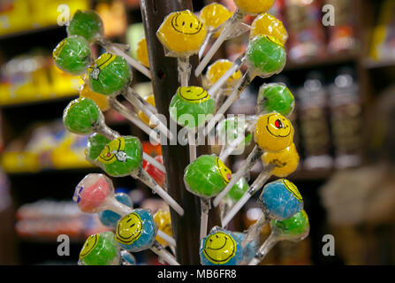 Süßwaren & Konditorei zuckerhaltigen Lebensmitteln jetzt Zucker Steuer, Fettleibigkeit zu steuern. Stockfoto