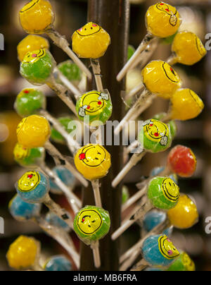 Süßwaren & Konditorei zuckerhaltigen Lebensmitteln jetzt Zucker Steuer, Fettleibigkeit zu steuern. Stockfoto