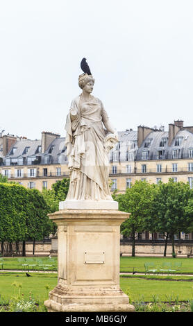 La Comedie-Statue in der schönen Jardin des Tuileries in Paris, Frankreich. Stockfoto