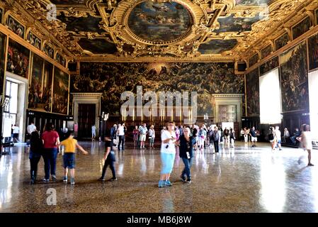 Venedig, Italien - September 2017: Toursit Erkundung der Dogenpalast Stockfoto