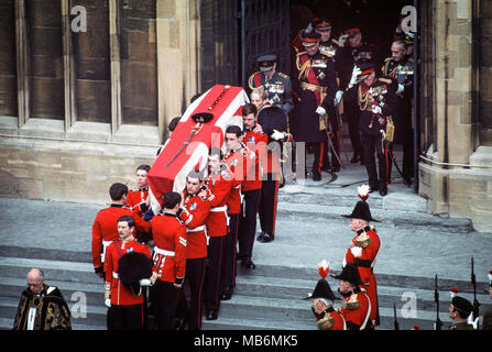 Die Beerdigung von Feldmarschall Montgomery 1 Vicount Montgomery von Alamein an die St Georges Kapelle in Windsor 1. April 1976 Stockfoto