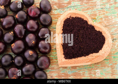 Acai Frucht, Frucht der amazonischen Ursprungs sind viele medizinische Eigenschaften zugeschrieben Stockfoto