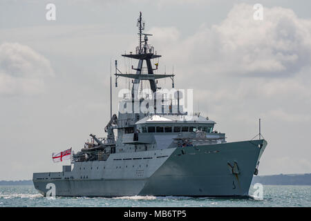 Die britische Royal Navy (Batch 1) Fluss Klasse Offshore Patrol Vessel, HMS Mersey, Rückkehr nach Portsmouth, Großbritannien am 6. August 2014. Stockfoto