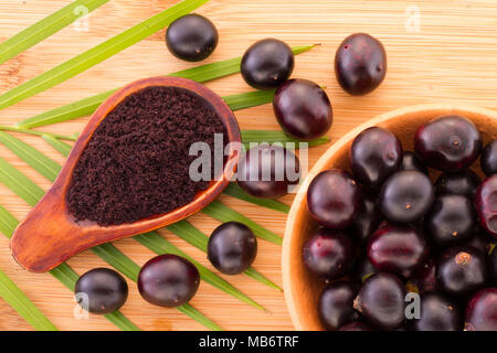 Acai Frucht, Frucht der amazonischen Ursprungs sind viele medizinische Eigenschaften zugeschrieben Stockfoto