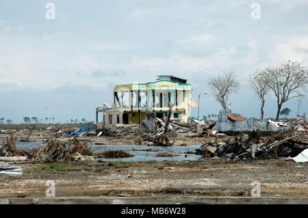 Banda Aceh, Indonesien - 1/17/2005: Banda Aceh Stadtblick nach dem Erdbeben und dem Tsunami im Indischen Ozean zerstört der Provinz Aceh in Indonesien im Dezember 2004 Stockfoto