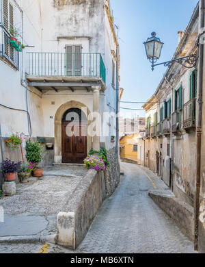 Popoli an einem Sommernachmittag, Provinz von Pescara, Abruzzen, Italien. Stockfoto