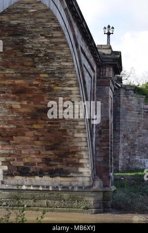 Unter dem Grosvenor Bridge Chester Stockfoto