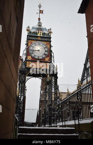 Chester Eastgate clock im Schnee Stockfoto