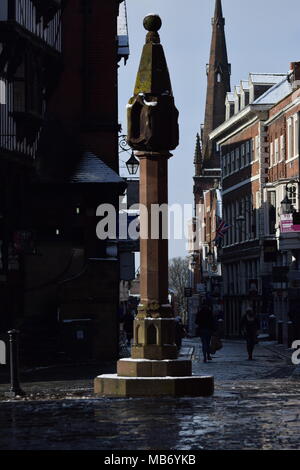 Chester hohe Kreuz hoch auf einem kalten Wintern morgen Stockfoto