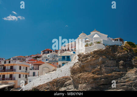 Blick über wesentliche Teil der alten Stadt Skopelos auf Insel Skopelos in Griechenland Stockfoto