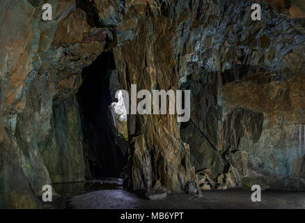 Die Kathedrale Die Kathedrale von Cave (Höhle), Teil der Little Langdale Schiefergruben, Lake District, Großbritannien Stockfoto