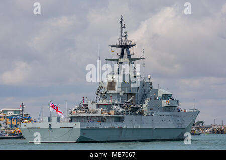 Die britische Royal Navy (Batch 1) River Class Offshore Patrol Vessel, HMS Mersey (P283) Rückkehr nach Portsmouth, Großbritannien am 6. August 2014. Stockfoto