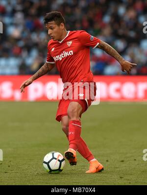 Viigo (Spanien). Spanisch ersten Liga Fußballspiel Celta de Vigo vs Sevilla. Sevilla's Arana steuert die Kugel während des Celta vs Sevilla Fußballspiel im Stadion Balaidos in Vigo am 07 April, 2018. Â© Rodriguez Alen Cordon drücken Sie Stockfoto