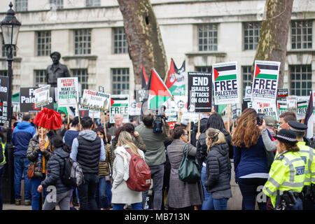 Die Demonstranten bei der Kundgebung für den Gazastreifen Stockfoto