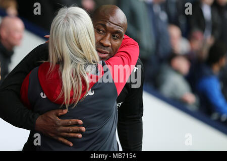 West Bromwich, Großbritannien. 7. April 2018. West Bromwich Albion caretaker manager Darren Moore. Premier League match, West Bromwich Albion v Swansea City in West Bromwich Stadion in West Bromwich am Samstag, den 7. April 2018. Dieses Bild darf nur für redaktionelle Zwecke verwendet werden. Nur die redaktionelle Nutzung, eine Lizenz für die gewerbliche Nutzung erforderlich. Keine Verwendung in Wetten, Spiele oder einer einzelnen Verein/Liga/player Publikationen. Pic von Paul Roberts/Andrew Orchard sport Fotografie/Alamy leben Nachrichten Stockfoto