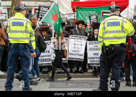 Chassidische Juden Protest Israel und Zionismus bei der Kundgebung für den Gazastreifen Stockfoto