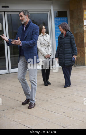 Madrid, Madrid, Spanien. 7 Apr, 2018. König Felipe VI. von Spanien, der Königin Letizia von Spanien, Königin Sofia von Spanien besuchte König Juan Carlos von Spanien nach seiner Knieoperation in La Moraleja Hospital am 7. April 2018 in Madrid, Spanien Credit: Jack Abuin/ZUMA Draht/Alamy leben Nachrichten Stockfoto