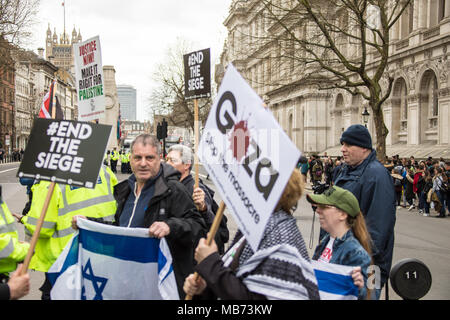 London, Großbritannien. 7. April 2018. Eine sehr kleine pro-israelischen Zähler protestieren. In einer nationalen Rallye, Hunderte erfassen auf Whitehall ein Ende der Tötung in Gaza während der 'Große März nachfrage Rendite'. David Rowe/Alamy leben Nachrichten Stockfoto