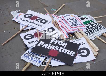 London, England, UK. 7. April 2018. Protest für Gaza/Stop die Demonstration Banner in Downing Street, London das Töten. Organisiert von den Freunden von Al-Aqsa, Palästina Kampagne der Solidarität mit dem palästinensischen Forum in Großbritannien © Benjamin John/Alamy Leben Nachrichten. Stockfoto