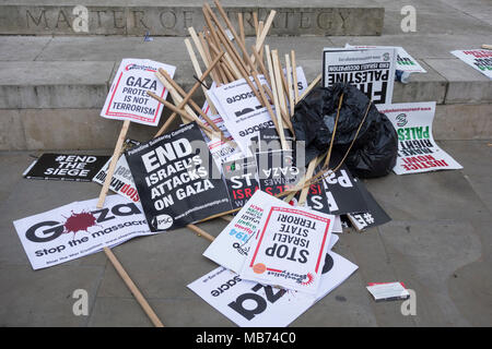 London, England, UK. 7. April 2018. Protest für Gaza/Stop die Demonstration Banner in Downing Street, London das Töten. Organisiert von den Freunden von Al-Aqsa, Palästina Kampagne der Solidarität mit dem palästinensischen Forum in Großbritannien © Benjamin John/Alamy Leben Nachrichten. Stockfoto