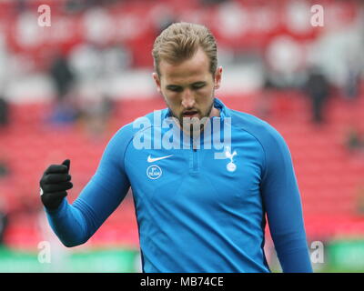 Stoke, UK. 7. April 2018. Stoke, Staffordshire, Großbritannien. 7. April 2018. Tottenham Hotspur Spieler Aufwärmen vor Ihren 2-1 über Stoke City an der Bet365 Stadion gewinnen. Foto: Simon Newbury/Alamy leben Nachrichten Stockfoto