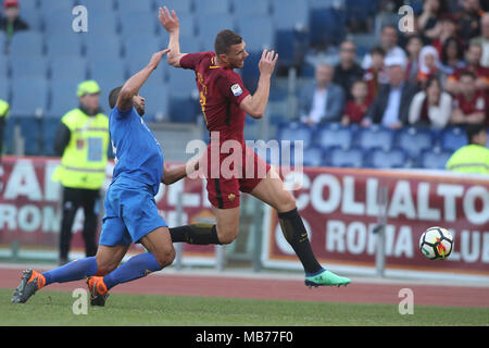 Rom, Italien. 07 Apr, 2018. 07.04.2018. Stadio Olimpico, Rom, Italien. Serie A AS Roma vs FC FiorentinaDzeko. in Aktion während der Serie A Football Match Roma vs Fiorentina n im Stadio Olimpico in Rom. Credit: Unabhängige Fotoagentur/Alamy leben Nachrichten Stockfoto