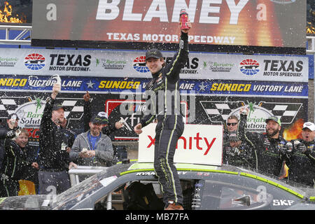 Ft. Worth, Texas, USA. 7 Apr, 2018. April 07, 2018 - Ft. Worth, Texas, USA: Ryan Blaney (22) gewinnt den Meine Bariatric Solutions 300 an der Texas Motor Speedway in Ft. Worth, Texas. Credit: Stephen A. Arce/ASP/ZUMA Draht/Alamy leben Nachrichten Stockfoto