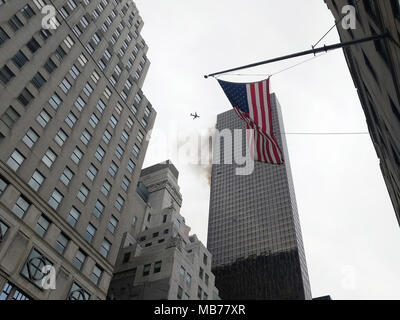 New York City, USA. 7. April 2018. Buring Brand im Trump Tower an der Fifth Avenue in Manhattan, New York City, Sathurday 7 2018; Quelle: Nino Marcutti/Alamy leben Nachrichten Stockfoto