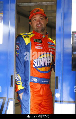 Ft. Worth, Texas, USA. 7 Apr, 2018. April 07, 2018 - Ft. Worth, Texas, USA: Ricky Stenhouse, Jr (17) wartet auf die O'Reilly Auto Parts 500 an der Texas Motor Speedway in Ft zu üben. Worth, Texas. Credit: Stephen A. Arce Asp Inc/ASP/ZUMA Draht/Alamy leben Nachrichten Stockfoto