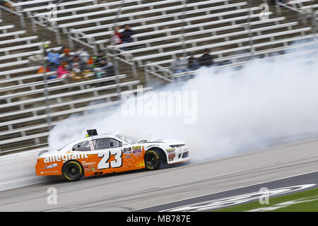 Ft. Worth, Texas, USA. 7 Apr, 2018. SPENCER GALLAGHER (23) dreht in das infield eine Vorsicht während der NASCAR Xfinity Serie My Bariatric Solutions 300 Rennen in Texas Motor Speedway zu bringen. Quelle: Chris Owens Asp Inc/ASP/ZUMA Draht/Alamy leben Nachrichten Stockfoto