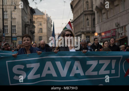 Budapest, Ungarn. 7. April 2018. Die heutige Veranstaltung wurde vom Land organisiert für alle Bewegung (közös Ország Mozgalom oder KOM). Die Bewegung besteht aus der ungarischen Bürger mit gemeinsamen Werten, auf der Suche nach Zielen in einem Nicht-gewaltsame Weise zu erreichen. Stockfoto