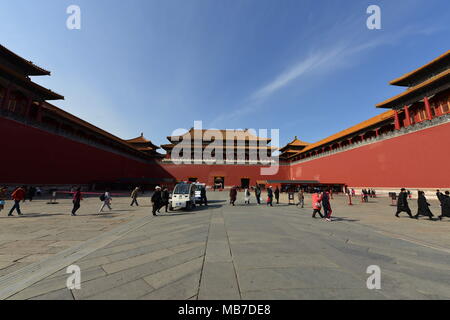 Peking, Peking, China. 7 Apr, 2018. Peking, China bis 7. April 2018: Blumen blühen in der Verbotenen Stadt in Peking. Credit: SIPA Asien/ZUMA Draht/Alamy leben Nachrichten Stockfoto