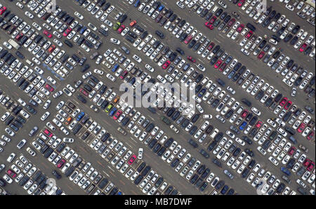 Changchu, Changchu, China. 6 Apr, 2018. Changchun, China, 6. April 2018: Tausende von Autos können auf einem Parkplatz gesehen. Am zweiten Tag des Qingming Festival Urlaub in Changchun, im Nordosten Chinas in der Provinz Jilin, April 6th, 2018. Credit: SIPA Asien/ZUMA Draht/Alamy leben Nachrichten Stockfoto