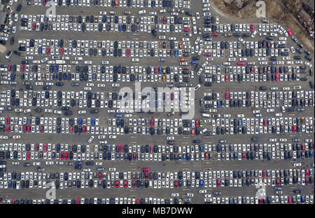 Changchu, Changchu, China. 6 Apr, 2018. Changchun, China, 6. April 2018: Tausende von Autos können auf einem Parkplatz gesehen. Am zweiten Tag des Qingming Festival Urlaub in Changchun, im Nordosten Chinas in der Provinz Jilin, April 6th, 2018. Credit: SIPA Asien/ZUMA Draht/Alamy leben Nachrichten Stockfoto