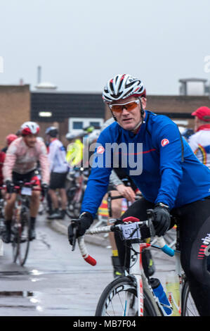 Brentwood Essex 8 April 2018 Essex Straßen Frühjahr Lämmer sportlich ist einer der Ersten in Großbritannien lange Distanz Teilnahme radfahren Events des Jahres mit über 600 Teilnehmern. Sie Zyklus zwei Routen rund um Essex von entweder 100 km bzw. 150 km. Mitfahrer sind eine Nummer und in der Regel eine elektronische Tag von einigen Beschreibung gegeben. Die Variable wird Ihr Set-off-Zeit und kehren immer an der Ziellinie damit insgesamt eine Zeit der Kurs zu registrieren. Dieses ist nicht ein Event, das Rennen gegen die Uhr. Credit: Ian Davidson/Alamy leben Nachrichten Stockfoto