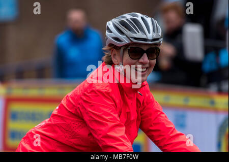 Brentwood Essex 8 April 2018 Essex Straßen Frühjahr Lämmer sportlich ist einer der Ersten in Großbritannien lange Distanz Teilnahme radfahren Events des Jahres mit über 600 Teilnehmern. Sie Zyklus zwei Routen rund um Essex von entweder 100 km bzw. 150 km. Mitfahrer sind eine Nummer und in der Regel eine elektronische Tag von einigen Beschreibung gegeben. Die Variable wird Ihr Set-off-Zeit und kehren immer an der Ziellinie damit insgesamt eine Zeit der Kurs zu registrieren. Dieses ist nicht ein Event, das Rennen gegen die Uhr. Credit: Ian Davidson/Alamy leben Nachrichten Stockfoto