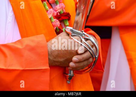 Glasgow, UK. 8. April 2018. Tausende Sikhs aus ganz Schottland met in Glasgow Parade in der traditionellen Festival der Vaisakhi, wenn engagierte Sikhs, männlich und weiblich, feiern Khaldsa. Credit: Findlay/Alamy leben Nachrichten Stockfoto