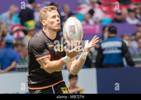 Hongkong, China. 08 Apr, 2018. Rugby Sevens Turnier in Hongkong vom 5. bis 8. April 2018, Halbfinale Deutschland gegen Chile, Marvin Dieckmann (Deutschland, 11) Fänge eine lange Kick. - Keine LEITUNG SERVICE-Credit: Jürgen Keßler/dpa/Alamy leben Nachrichten Stockfoto