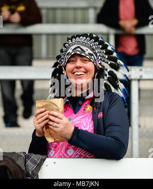 Exeter, Großbritannien. 08.04.2018, Sandy Park, Exeter, England; Aviva Premiership, Runde 19, Exeter v Gloucester; Pre match Pasty und einen Punkt für die Leiter unterstützer Credit: Aktuelles Bilder/Alamy leben Nachrichten Stockfoto