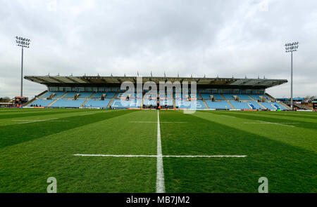 Exeter, Großbritannien. 08.04.2018, Sandy Park, Exeter, England; Aviva Premiership, Runde 19, Exeter v Gloucester; die Heimat der Exeter Chiefs, Sandy Park ein Blick auf die Haupttribüne Credit: Aktuelles Bilder/Alamy leben Nachrichten Stockfoto