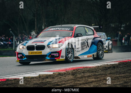 Longfield, Kent, Großbritannien. 8. April 2018. BTCC Rennfahrer Rob Collard und Team BMW Antriebe während Dunlop MSA British Touring Car Championship in Brands Hatch Indy Circuit (Foto: Gergo Toth/Alamy Live-Nachrichten) Stockfoto