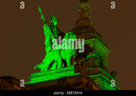 Hull, Großbritannien. 7. April 2018. Britische Nachrichten: von Hull Guild Hall, beleuchtete als Teil des New "Goldene Stunde", Beleuchtung, entworfen vom Künstler Nayan Kulkarni. Hull, Großbritannien Stadt der Kultur 2017, East Yorkshire, Großbritannien. 7. April 2018. Quelle: LEE BEEL/Alamy leben Nachrichten Stockfoto