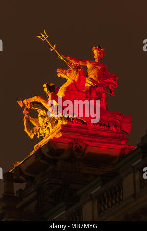 Hull, Großbritannien. 7. April 2018. Britische Nachrichten: von Hull Guild Hall, beleuchtete als Teil des New "Goldene Stunde", Beleuchtung, entworfen vom Künstler Nayan Kulkarni. Hull, Großbritannien Stadt der Kultur 2017, East Yorkshire, Großbritannien. 7. April 2018. Quelle: LEE BEEL/Alamy leben Nachrichten Stockfoto