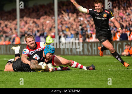 Exeter, Großbritannien. 08.04.2018, 08.04.2018, Sandy Park, Exeter, England; Aviva Premiership, Runde 19, Exeter v Gloucester; Jack Nowell von Exeter kreuzt die Linie für einen Versuch. Quelle: News Images/Alamy Live News Credit: Aktuelles Bilder/Alamy leben Nachrichten Stockfoto