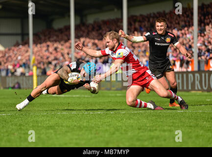 Exeter, Großbritannien. 08.04.2018, 08.04.2018, Sandy Park, Exeter, England; Aviva Premiership, Runde 19, Exeter v Gloucester; Jack Nowell von Exeter kreuzt die Linie für einen Versuch. Quelle: News Images/Alamy Live News Credit: Aktuelles Bilder/Alamy leben Nachrichten Stockfoto