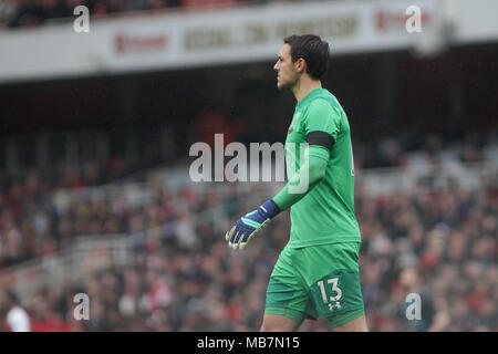 London, Großbritannien. 8. April 2018. Alex McCarthy, der torwart von Southampton. Premier League match, Arsenal v Southampton im Emirates Stadium in London am Sonntag, den 8. April 2018. Dieses Bild dürfen nur für redaktionelle Zwecke verwendet werden. Nur die redaktionelle Nutzung, eine Lizenz für die gewerbliche Nutzung erforderlich. Keine Verwendung in Wetten, Spiele oder einer einzelnen Verein/Liga/player Publikationen. pic von Kieran Clarke/Andrew Orchard sport Fotografie/Alamy leben Nachrichten Stockfoto